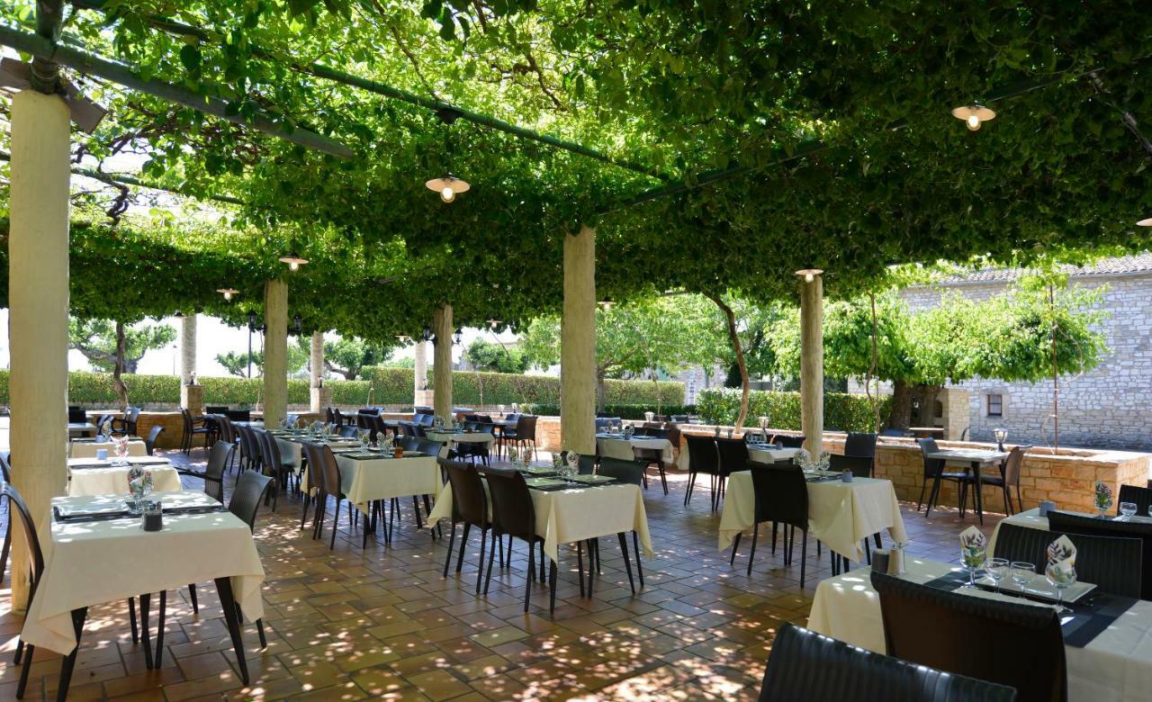 Hotel Restaurant Les Stalagmites Orgnac-lʼAven Exterior foto